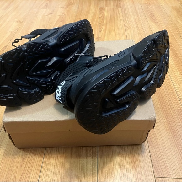 Men’s Techwear Sneakers - Picture 5 of 5